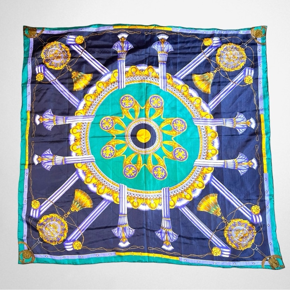 Gorgeous Vintage Classical Scarf